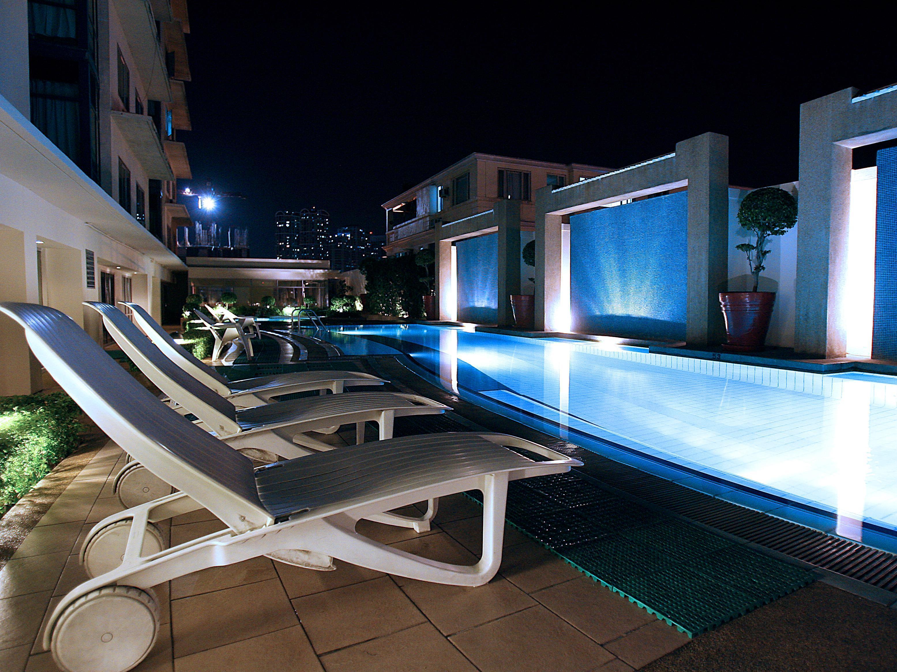 Astoria Plaza Hotel Pasig City Bagian luar foto