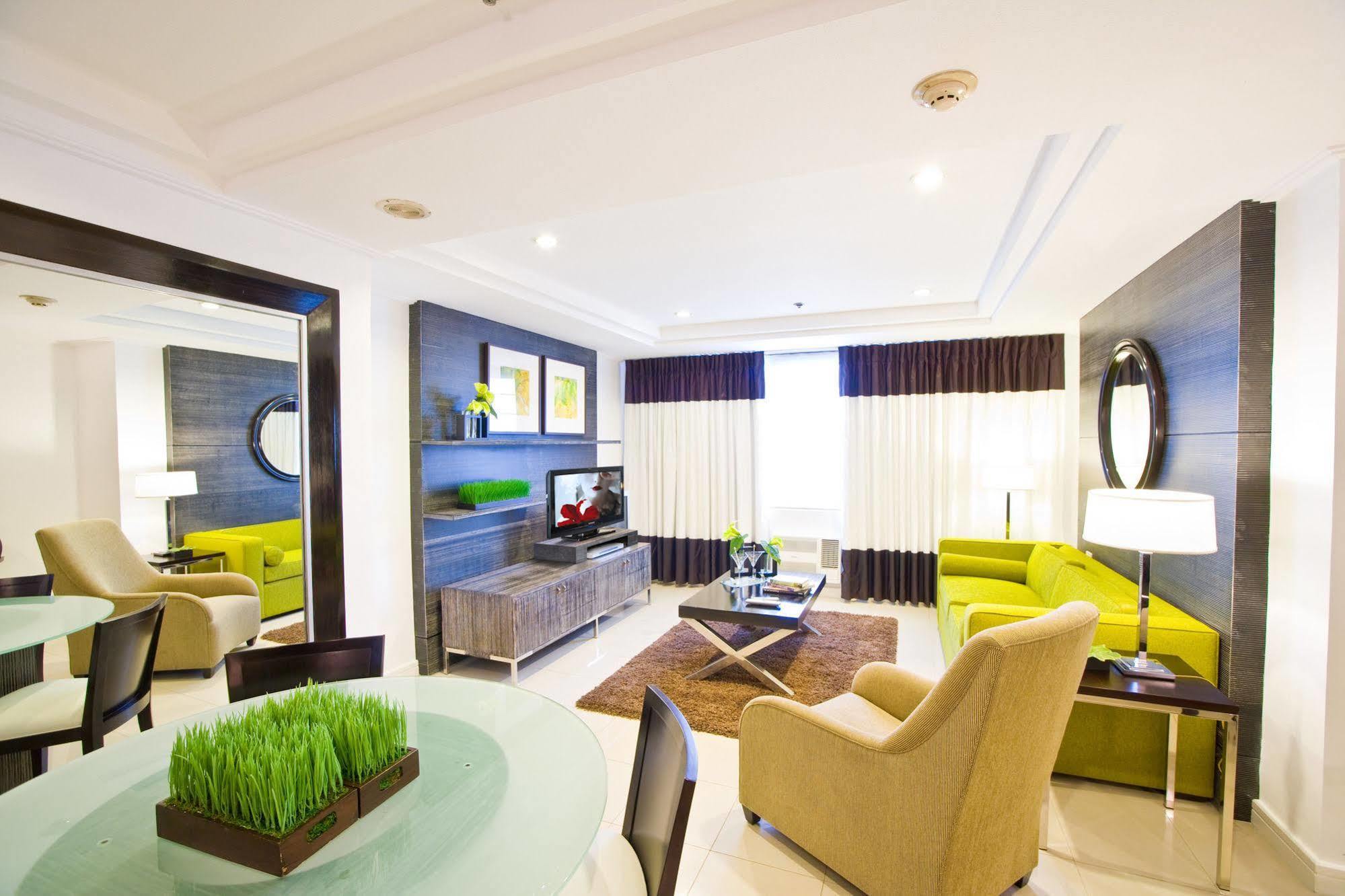 Astoria Plaza Hotel Pasig City Bagian luar foto