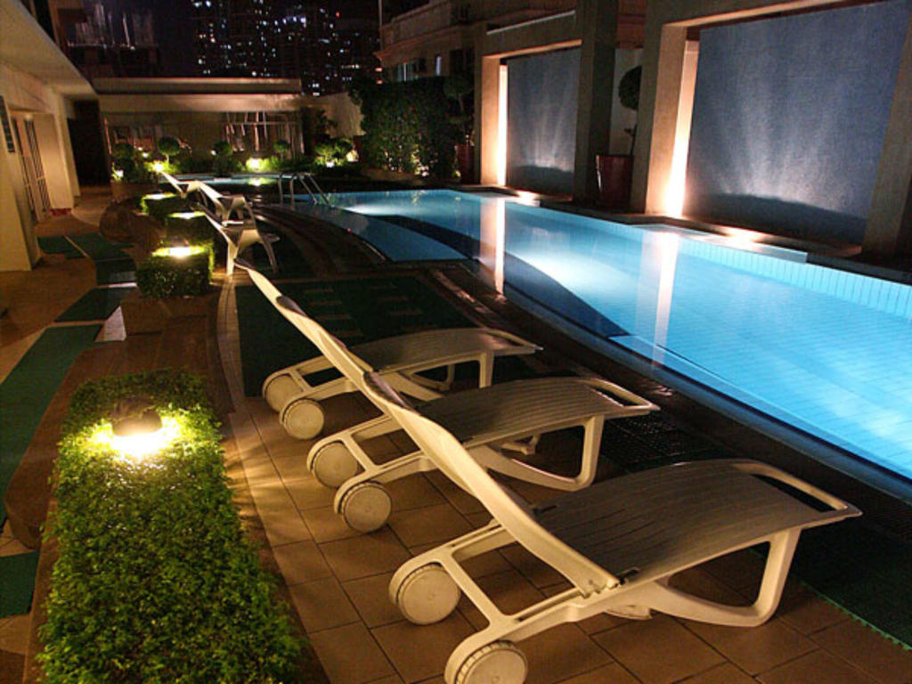 Astoria Plaza Hotel Pasig City Bagian luar foto