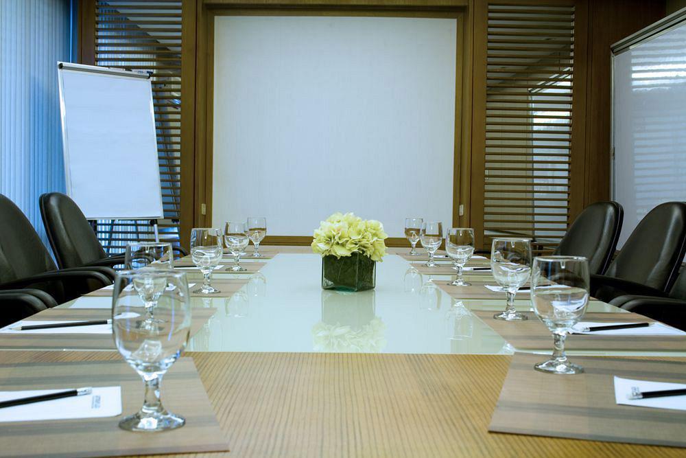 Astoria Plaza Hotel Pasig City Bagian luar foto